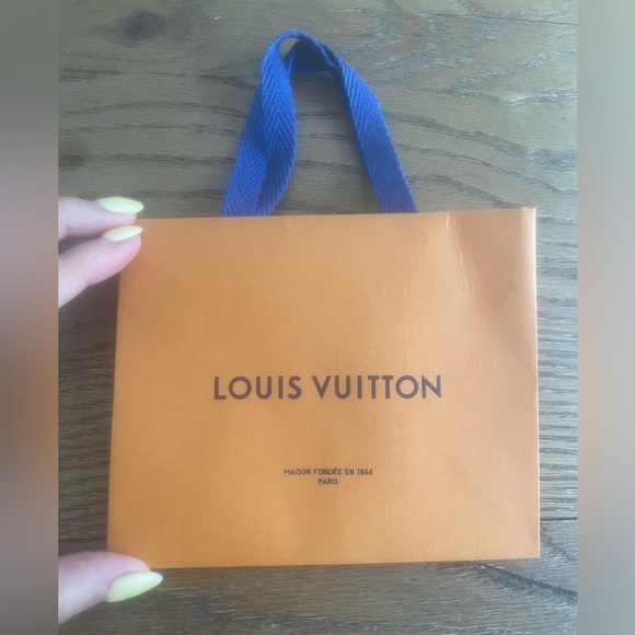Louis Vuitton jewelry super cute hard box , and hard paper bag with blue lace - Picture 3 of 4